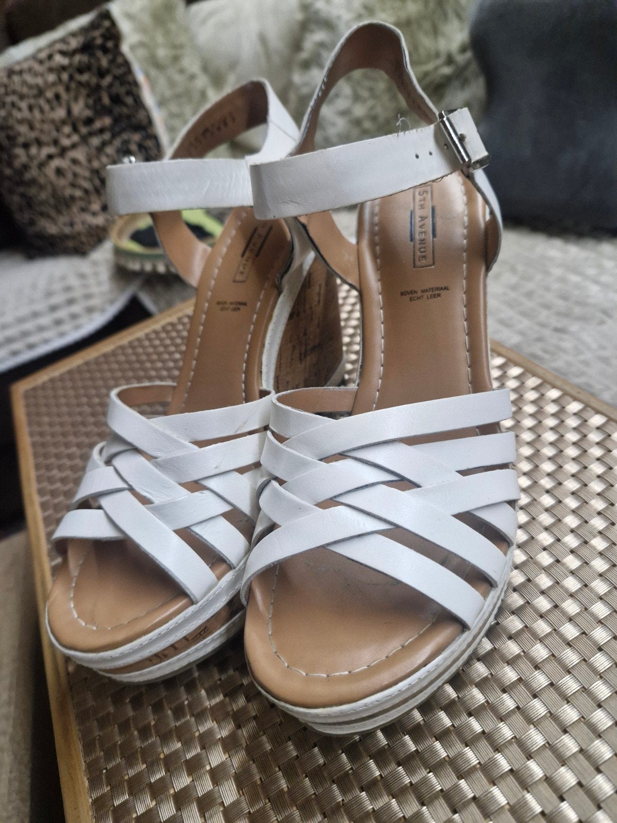 Mooie witte sandalen met sleehak, maat 38, Kleding | Dames, Ophalen, Zo goed als nieuw, Wit, Sandalen of Muiltjes
