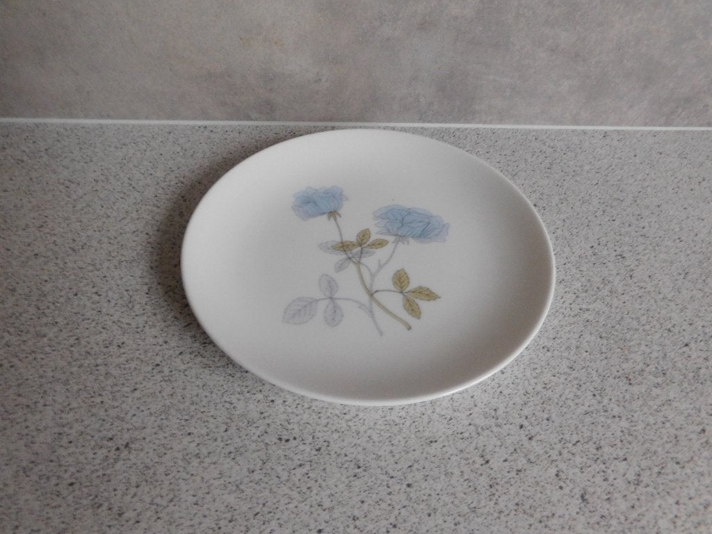 Bord 17 cm. Ice Rose Wedgwood, Ophalen of Verzenden, Zo goed als nieuw, Bord(en), Overige stijlen