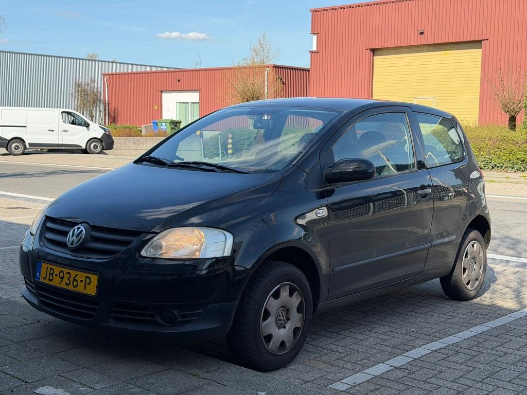 Volkswagen Fox 1.2 Benzine Airco Zwart (bj 2005), Auto's, 4 stoelen, 1198 cc, Bedrijf, Handgeschakeld