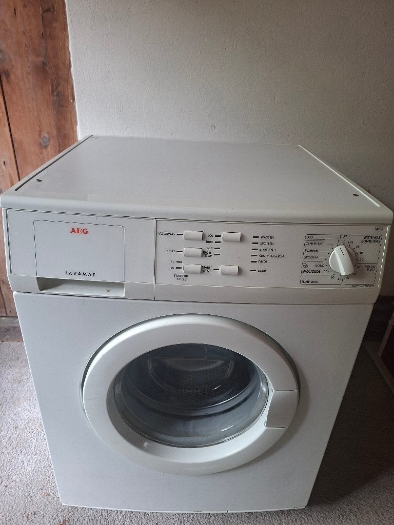 Wasmachine AEG met opzetplaat voor droger, 1200 tot 1600 toeren, Gebruikt, 10 kg of meer, Voorlader