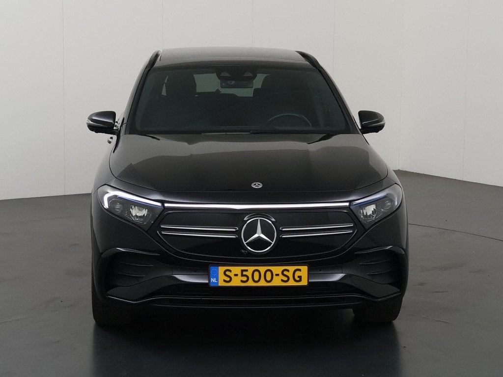 Mercedes-Benz EQA 350 4MATIC AMG Line 67 kWh | Panoramadak |, Auto's, Mercedes-Benz, Automaat, 2005 kg, Zwart, Zwart