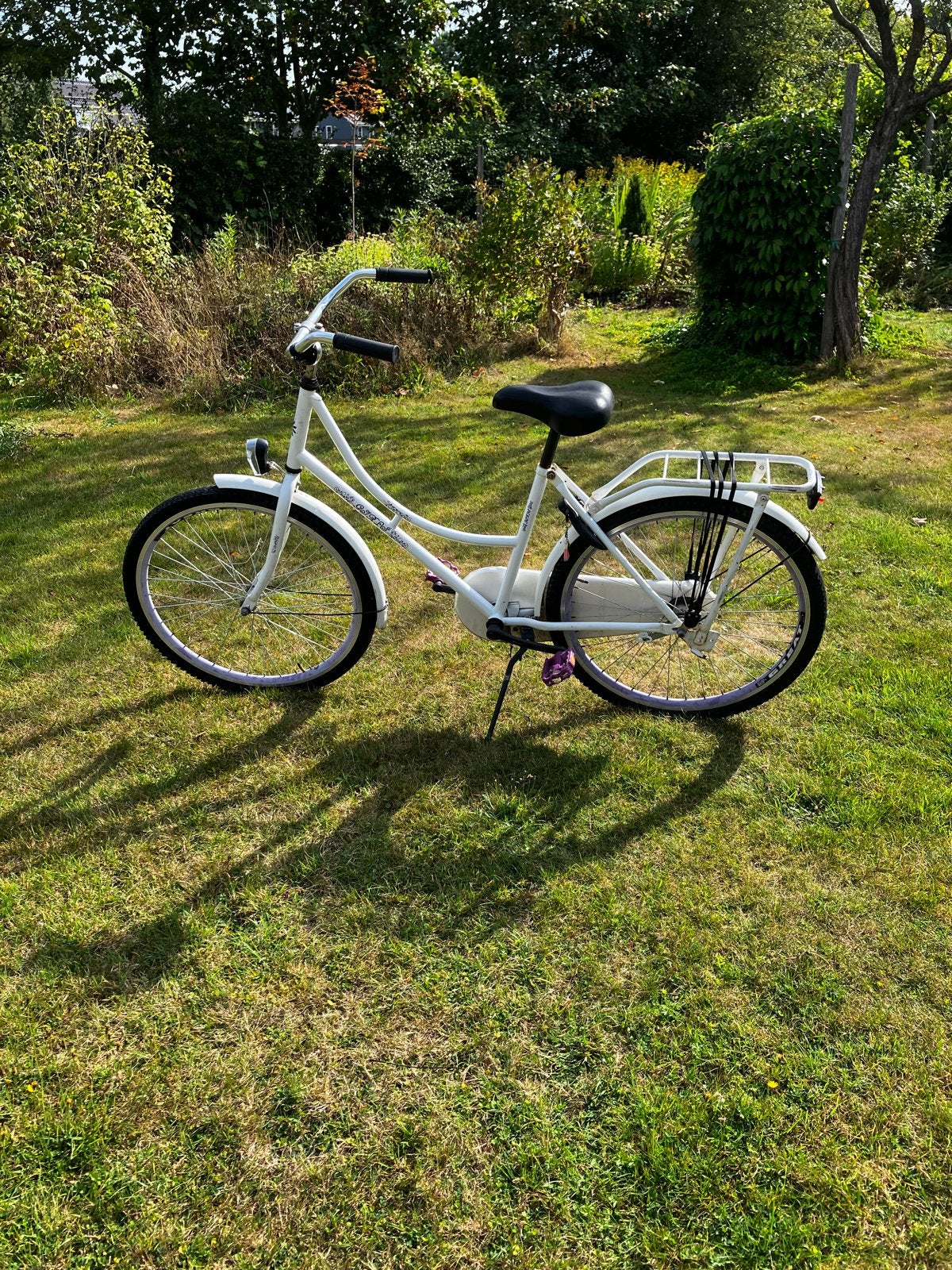Witte meisjesfiets met lage instap en bagagedrager, Velgrem, 50 tot 53 cm, Ophalen, Overige merken