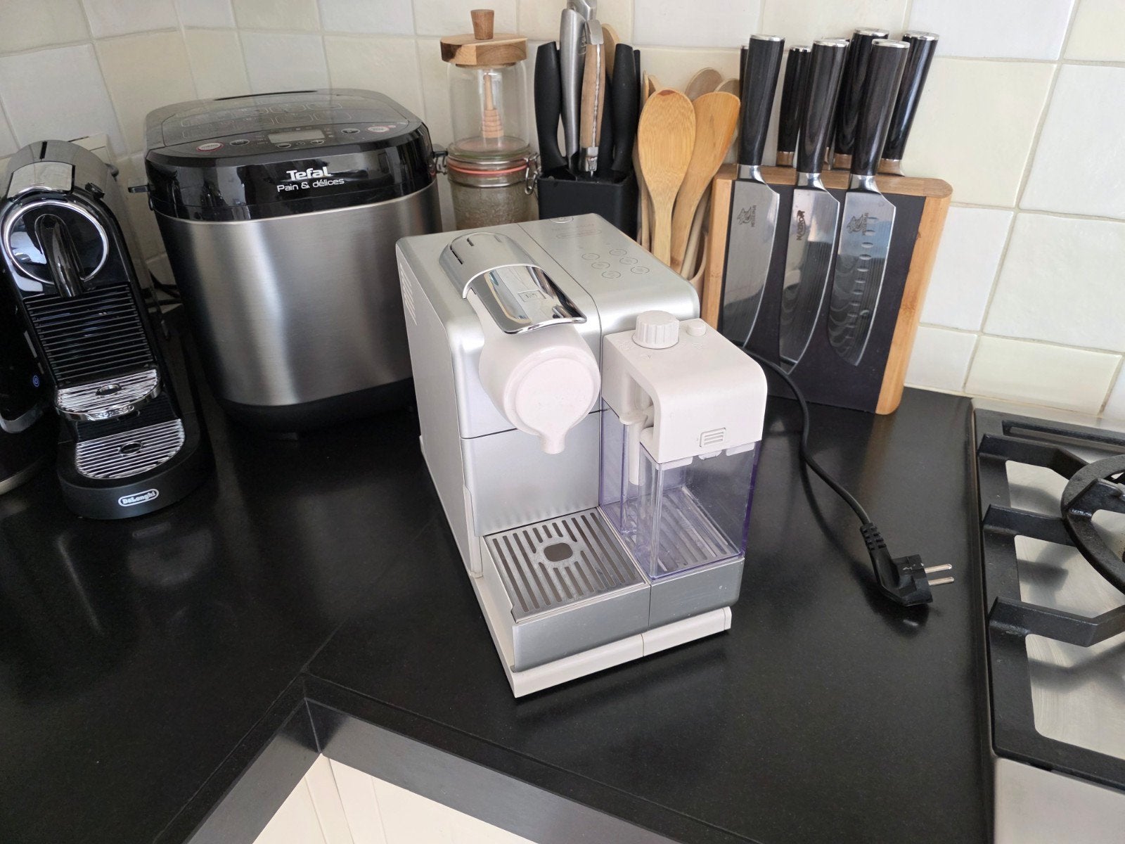 De'Longhi Lattissima Touch EN560.S Nespresso machine, Witgoed en Apparatuur, Koffiezetapparaten, Gebruikt, Koffiepads en cups