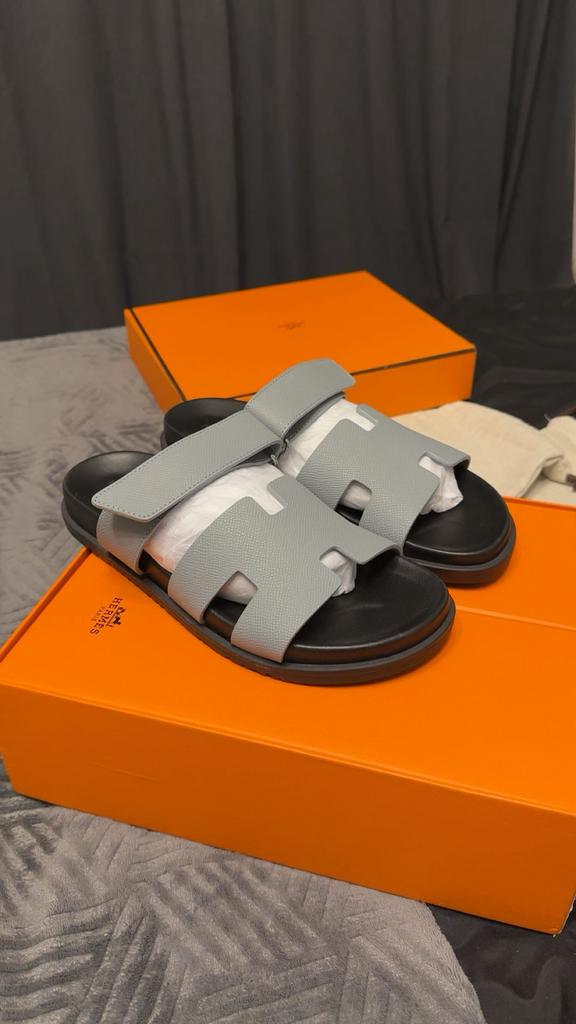 Hermes Chypre Sandalen/ slippers grijs, Sandalen, Overige kleuren, Ophalen of Verzenden, Zo goed als nieuw
