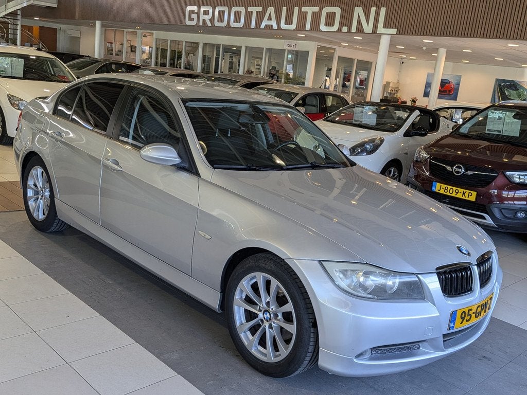 BMW 3-serie 320i Business Line Automaat Airco, Cruise Contro, Automaat, Zwart, 4 cilinders, Origineel Nederlands