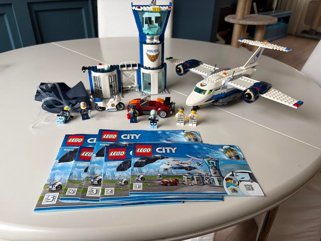 LEGO City 60210 Luchtpolitie Basis, City, Lego, Ophalen of Verzenden, Zo goed als nieuw