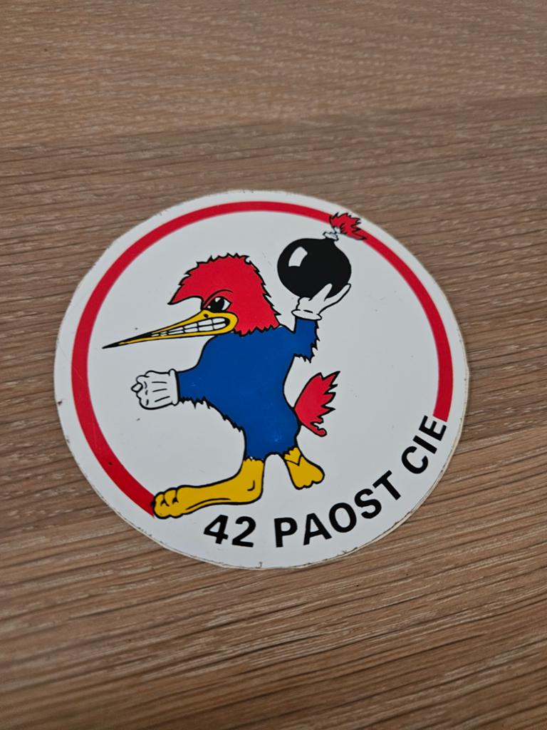42 Paost Cie Painfbat sticker, Verzamelen, Militaria | Algemeen, Ophalen of Verzenden, Landmacht, Nederland, Embleem of Badge