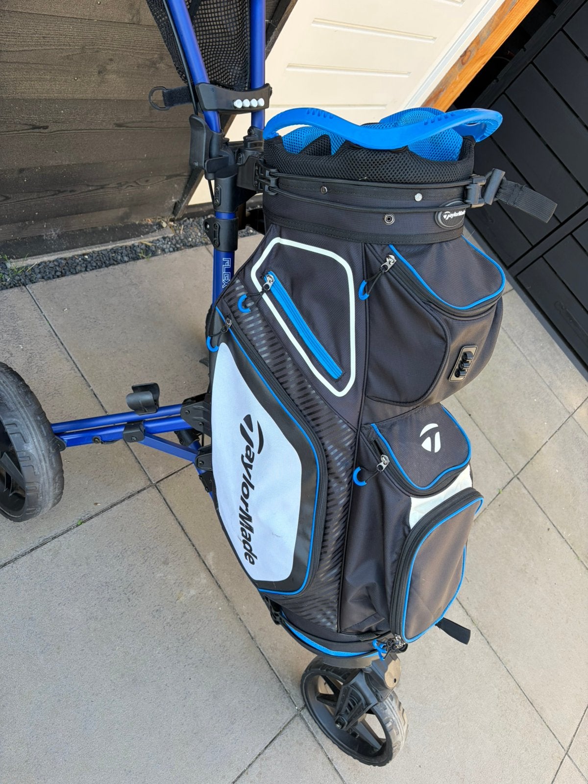 Fastfold 360 en Taylormade golftas. Zo goed als nieuw., Ophalen, Zo goed als nieuw, Tas