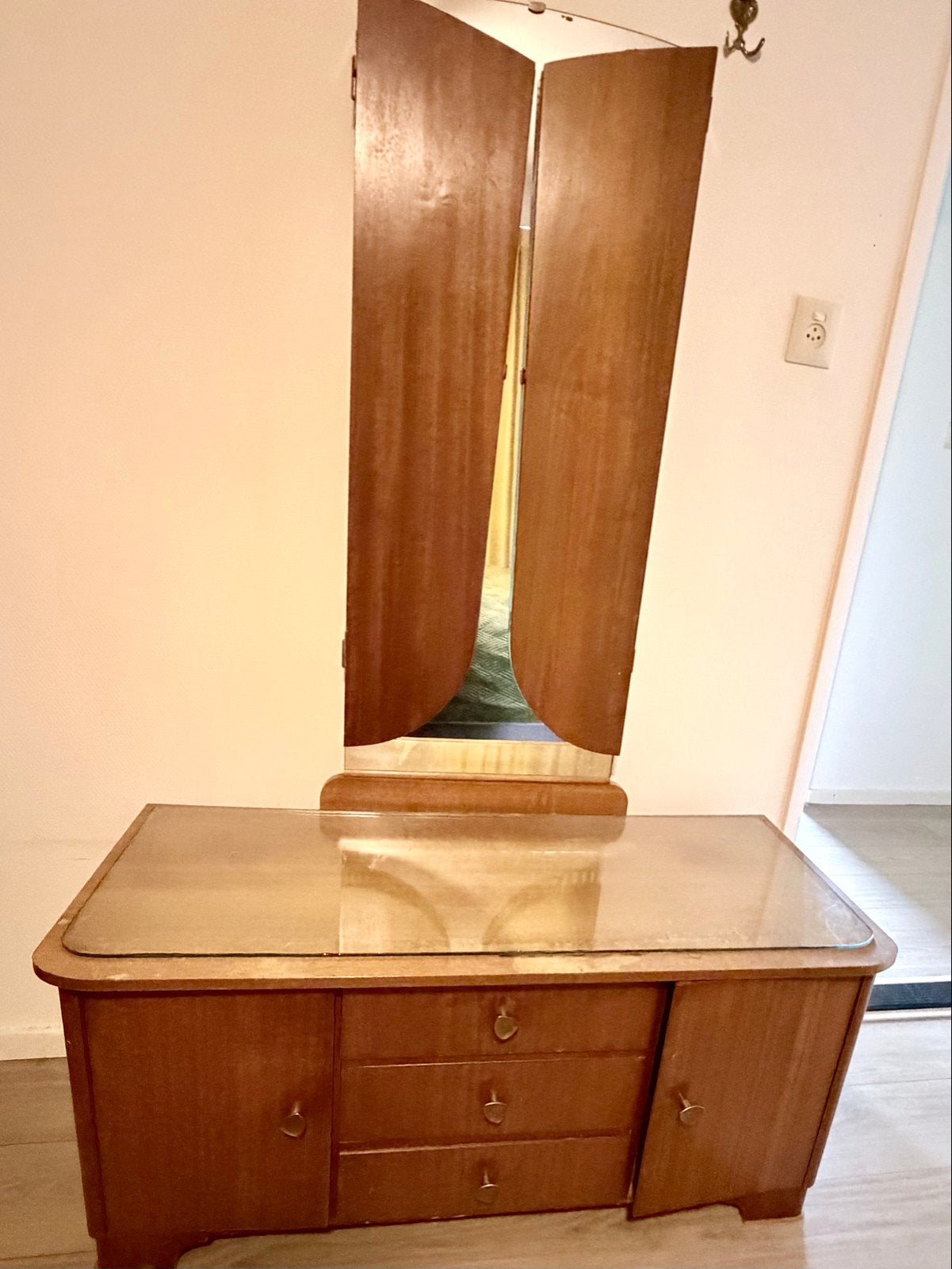 Vintage dressoir met grote 3-delige spiegel – jaren 60/70, Ophalen, Rechthoekig, Minder dan 50 cm, 150 tot 200 cm