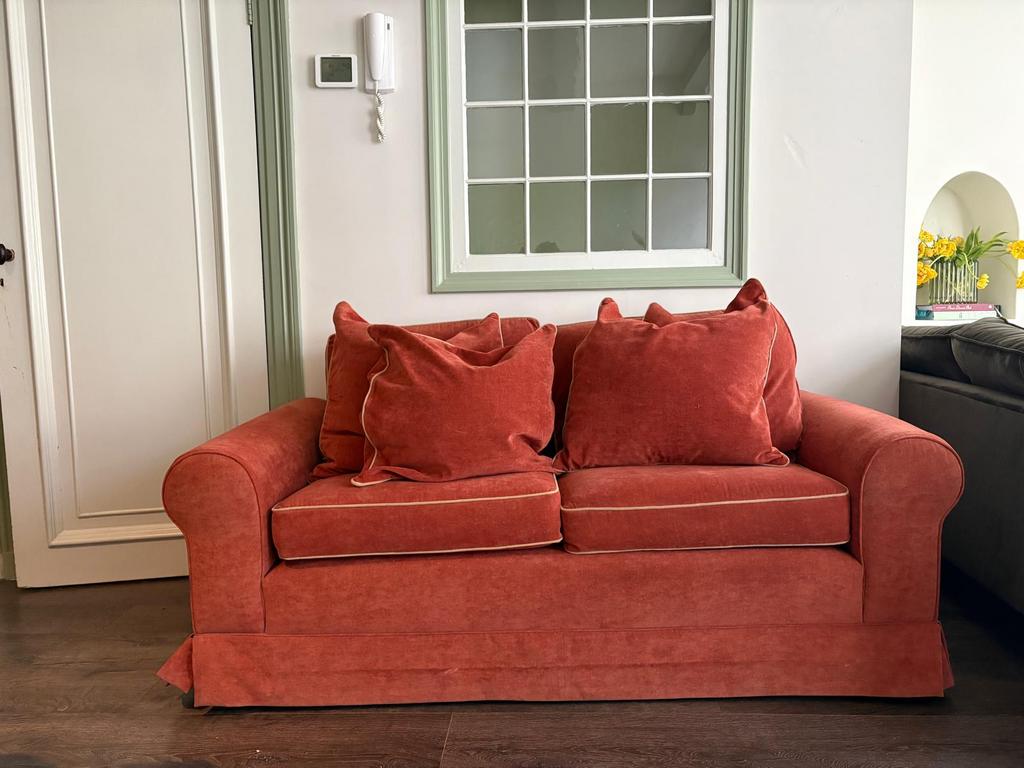Velvet 2-zits bank | rood/oranje, Huis en Inrichting, Ophalen, 150 tot 200 cm, Tweepersoons, 75 tot 100 cm