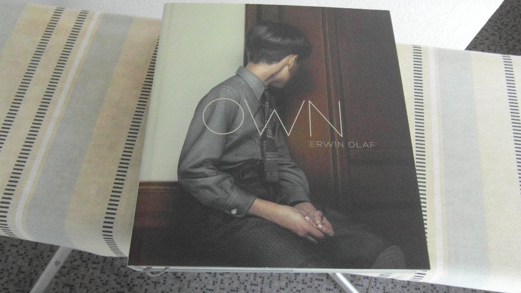 ERWIN OLAF - OWN, gesigneerd ; erbij 2 fotoboeken, Boeken, Ophalen of Verzenden, Zo goed als nieuw, Fotografen