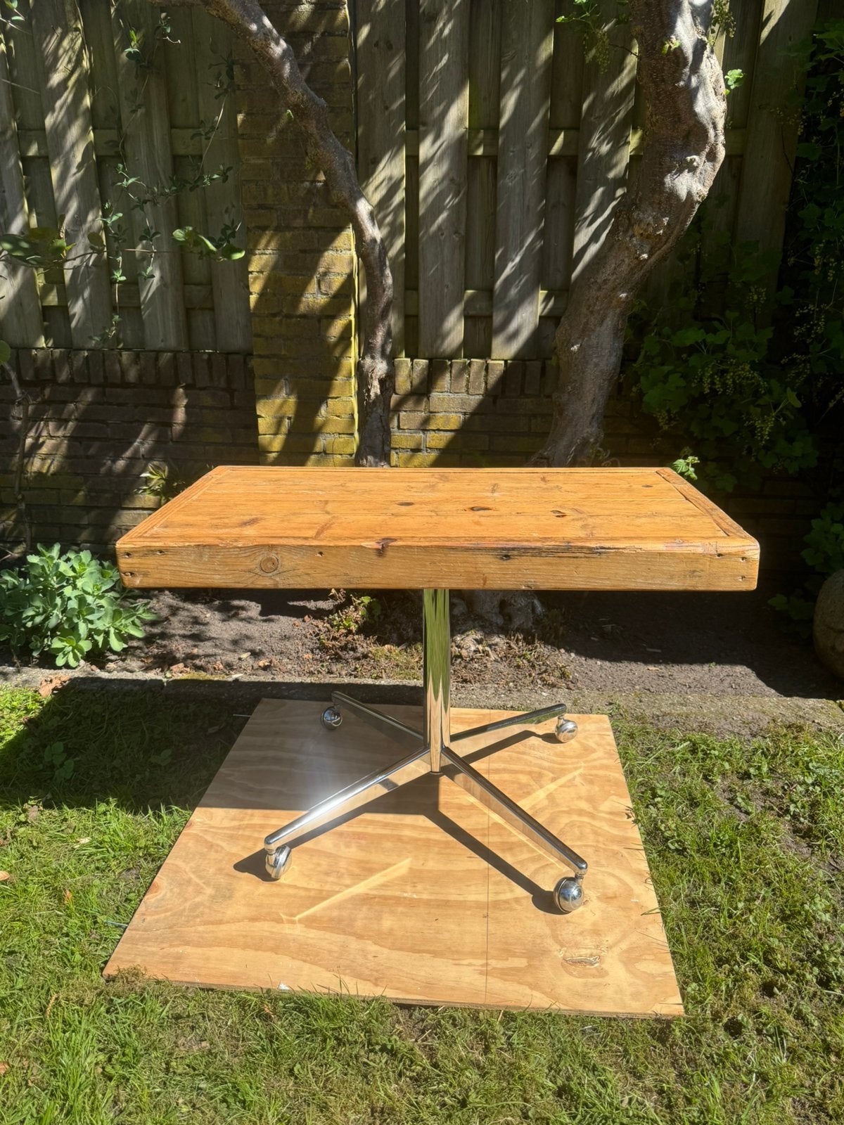 Vintage Salontafel Bijzettafel tuintafeltje hout/chroom, Ophalen, Gebruikt, 100 tot 150 cm, Tijdloos vintage uitstraling