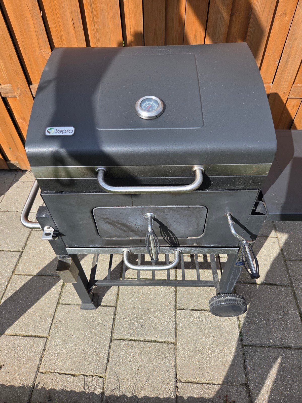 Tepro Houtskool BBQ met thermometer en hoes, Ophalen, Gebruikt