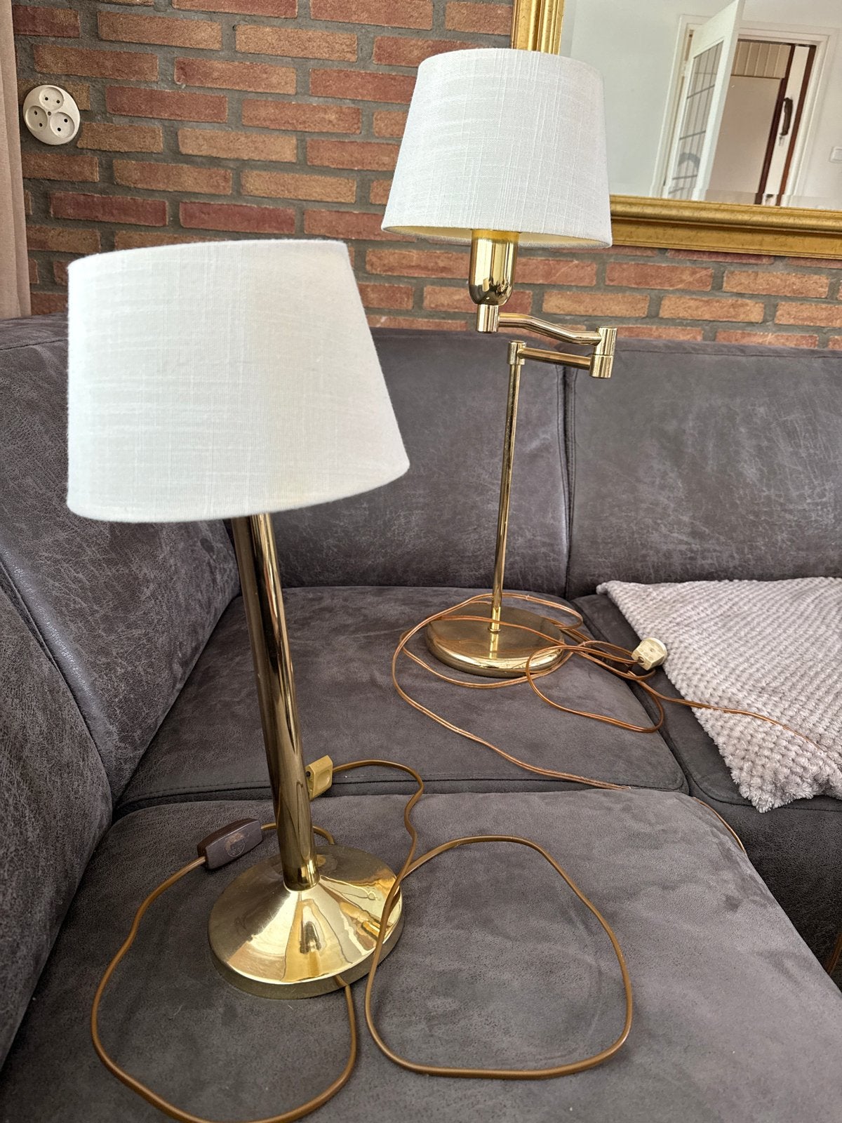 Retro Set van 2 gouden tafellampen met witte kappen, Huis en Inrichting, Lampen | Tafellampen, Gebruikt, Goud, Ophalen of Verzenden