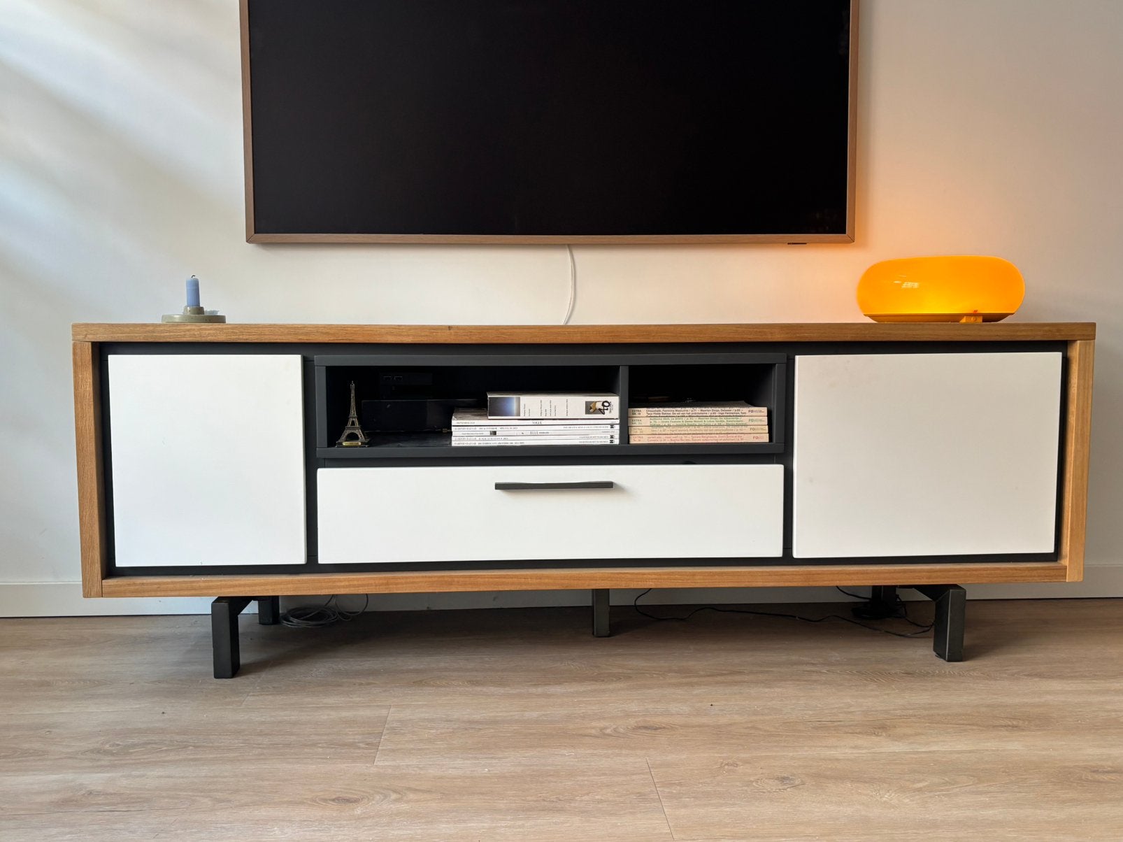 Moderne design tv-meubel hout, wit & zwart van: Xooon, Huis en Inrichting, Kasten | Televisiemeubels, Ophalen, 150 tot 200 cm