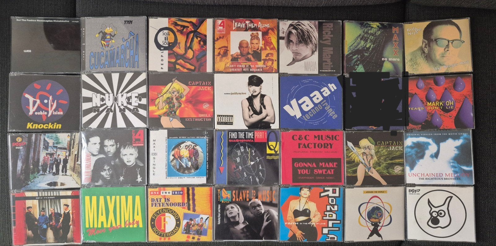 Meer dan 150 CD-singles, Inclusief boekje, Gebruikt, Pop, Ophalen of Verzenden