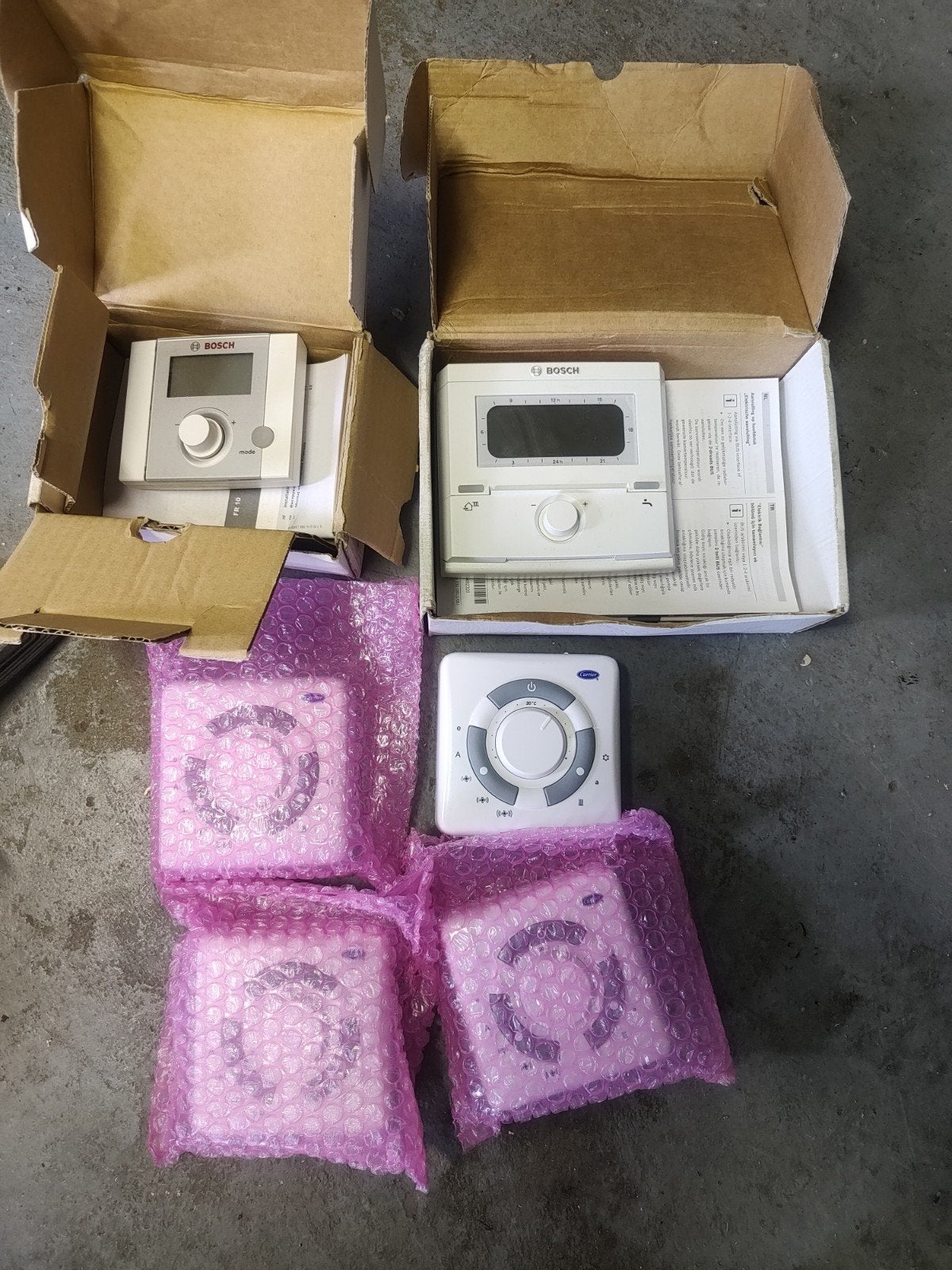 Diverse thermostaten. Bosch & Carrier, Ophalen of Verzenden, Nieuw