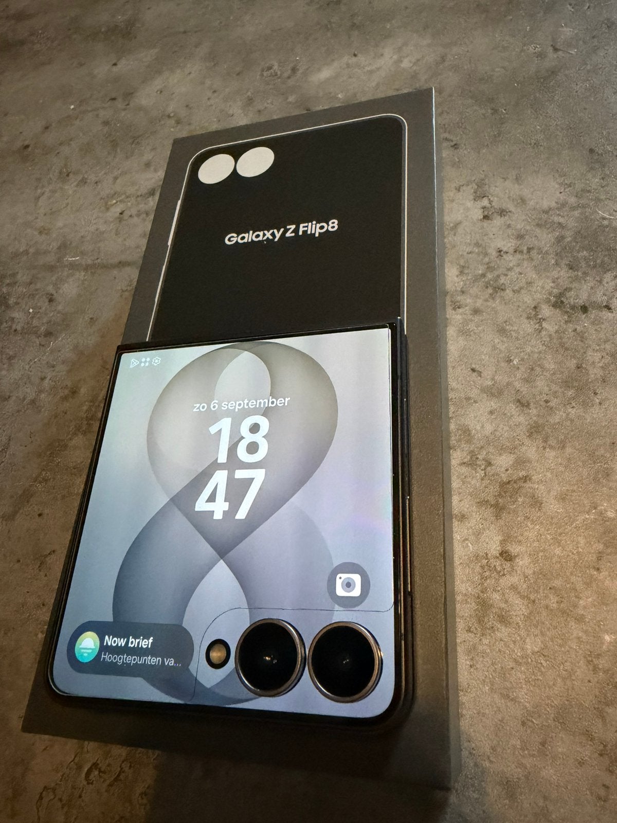 Samsung Galaxy Z Flip8 256GB + GARANTIE, Ophalen, Zwart, Nieuw, Inklapmodel
