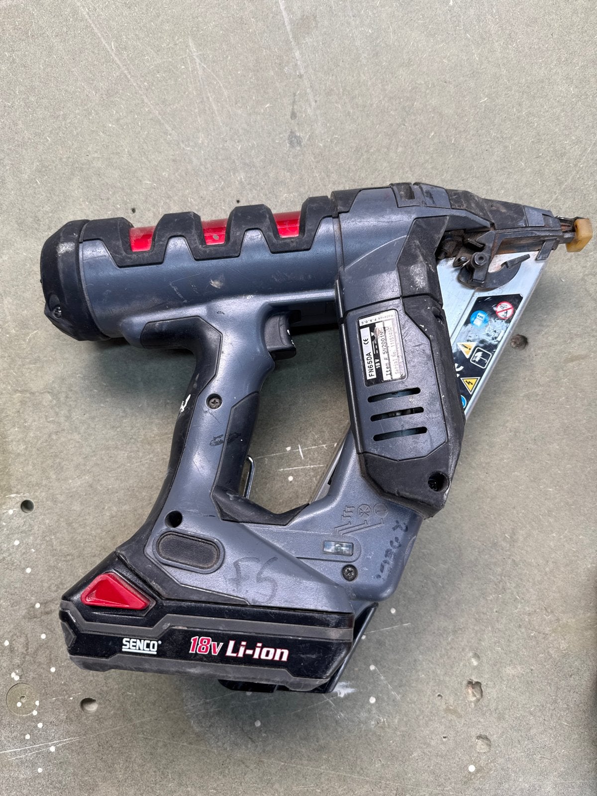 Senco FN65DA 18V Li-ion tacker (defect), Ophalen of Verzenden, Gebruikt