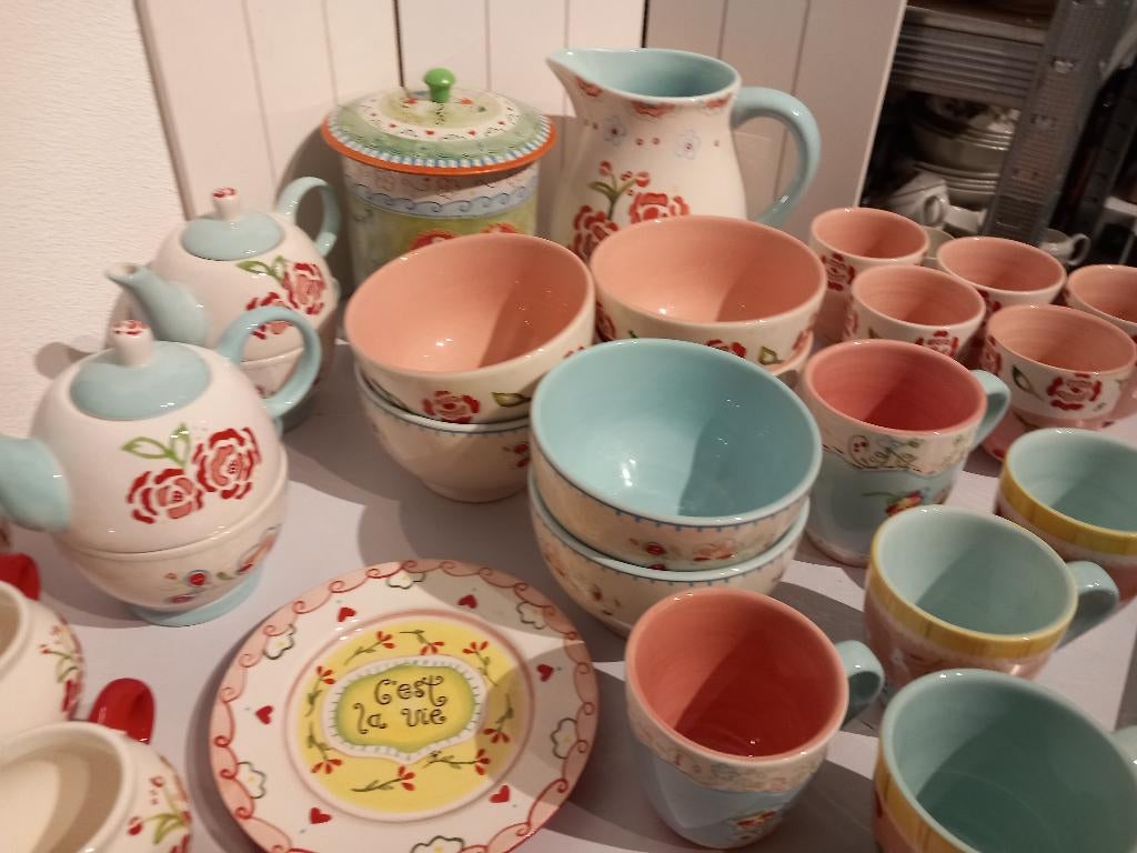 Jet servies C'est La Vie, Keramiek, Overige typen, Ophalen of Verzenden, Zo goed als nieuw