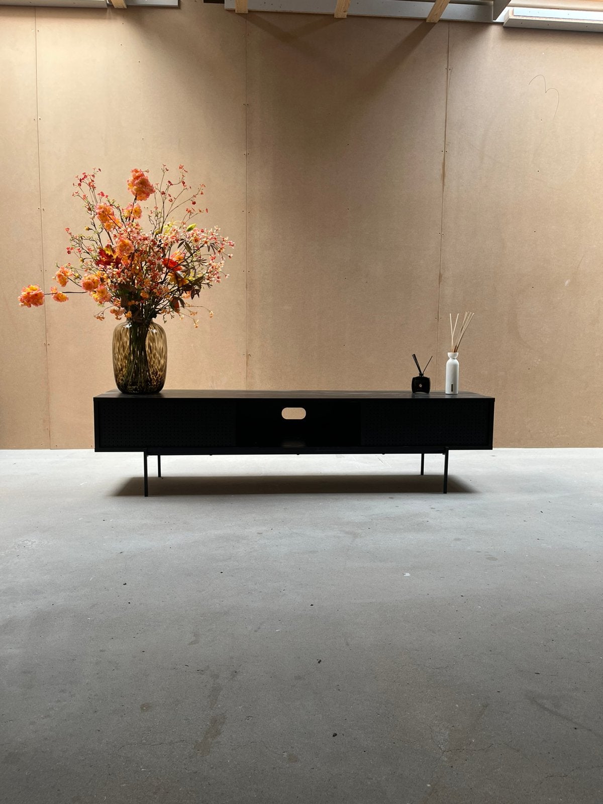 Tv meubel, Ophalen, 150 tot 200 cm, Zo goed als nieuw, Minder dan 100 cm
