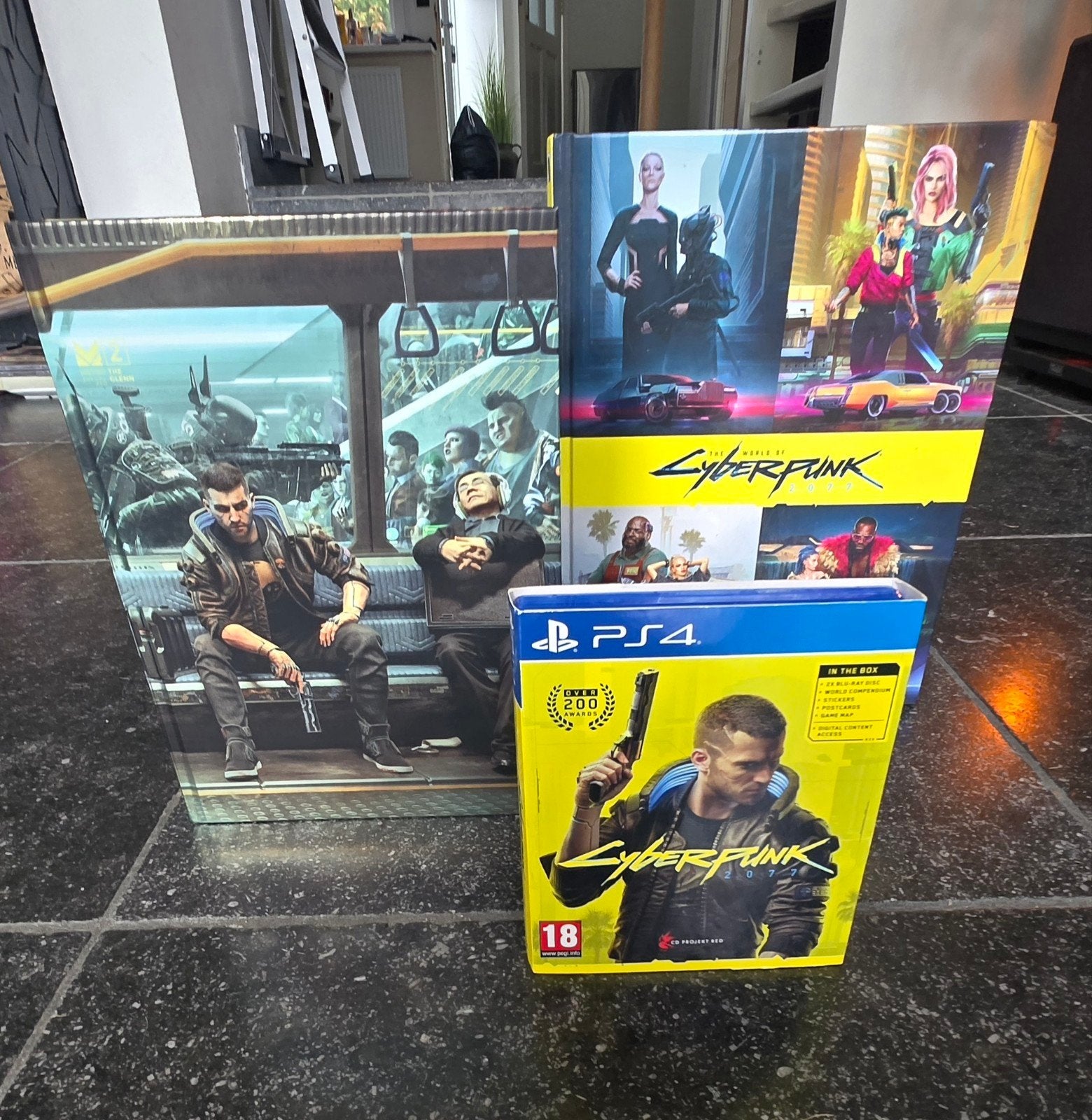 Cyberpunk 2077 + Official guide en The world of Cyberpunk, Spelcomputers en Games, Ophalen of Verzenden, Zo goed als nieuw