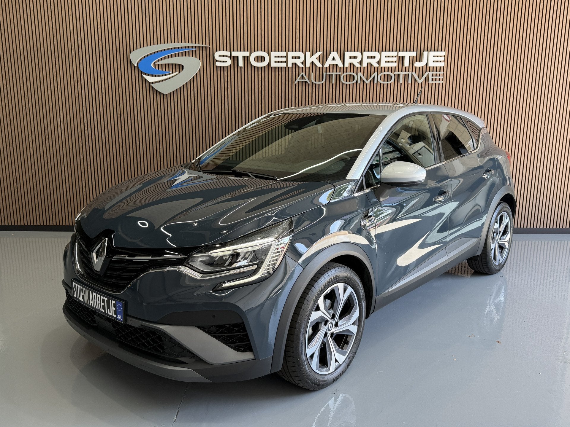 Renault Captur 1.3 TCe 140 R.S. Line | Stoel, Stuur & Voorru, Auto's, Gebruikt, Zwart, 4 cilinders, Automatische klimaatregeling