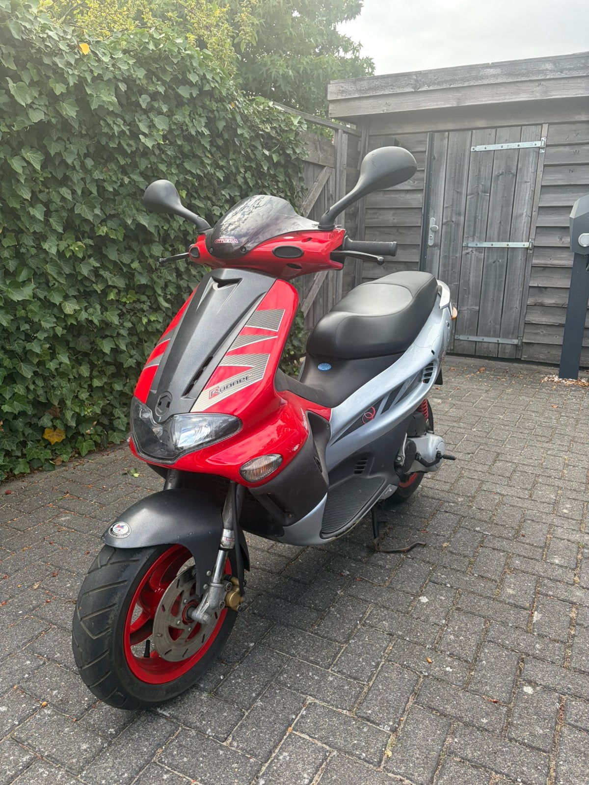 Gilera runner sp pro 50cc 2 takt brom 6130km!, Fietsen en Brommers, Scooters | Piaggio, Ophalen, Zo goed als nieuw, Tweetakt, Overige modellen