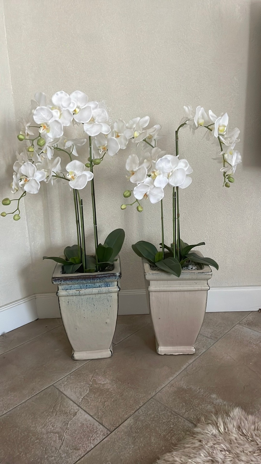 2 grote kunst orchideeën in potten, Ophalen, Zo goed als nieuw