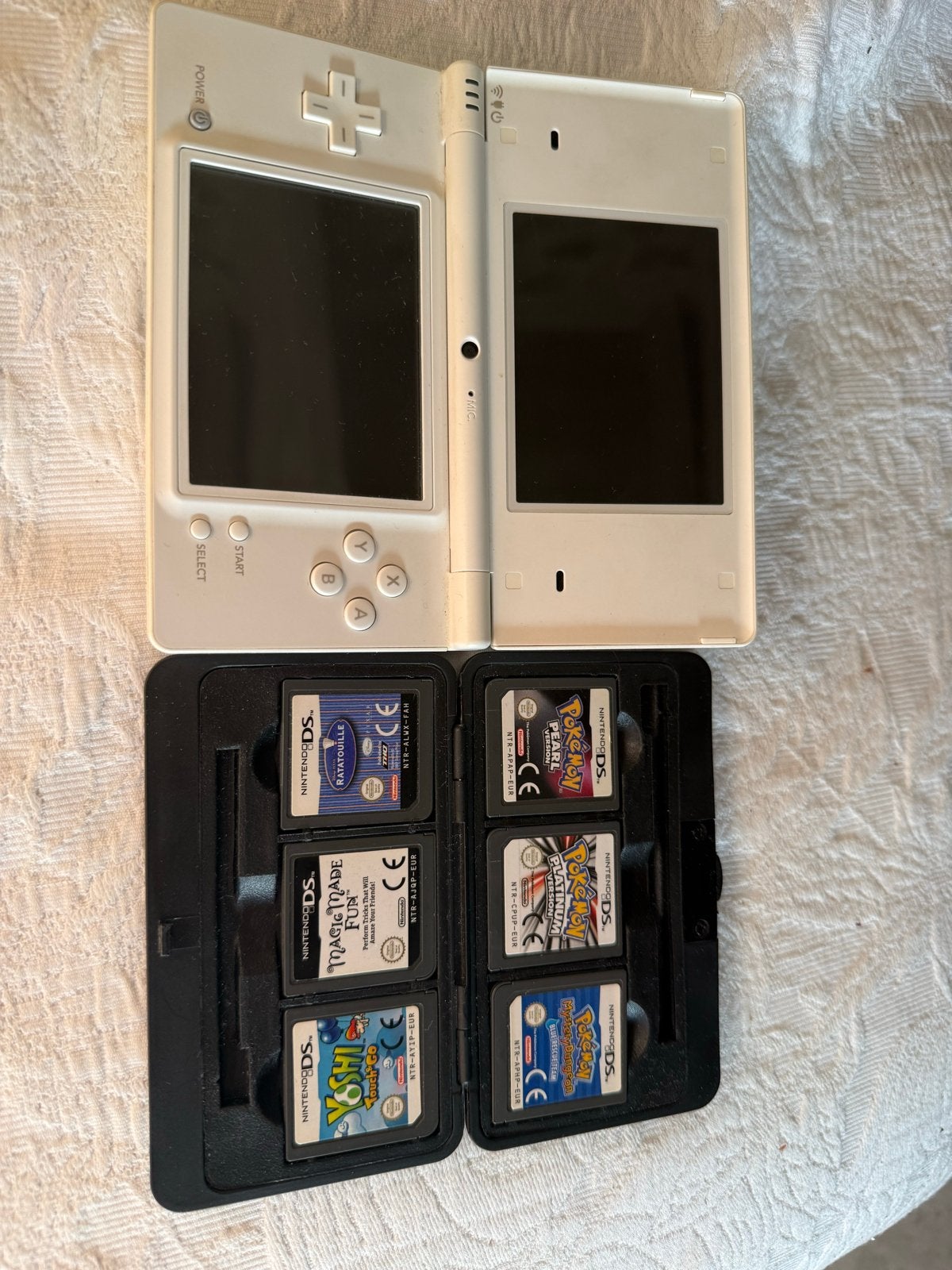 Nintendo DSi met Pokemon Pearl, Platinum & Mystery Dungeon, Spelcomputers en Games, Spelcomputers | Nintendo DS, Ophalen, Wit