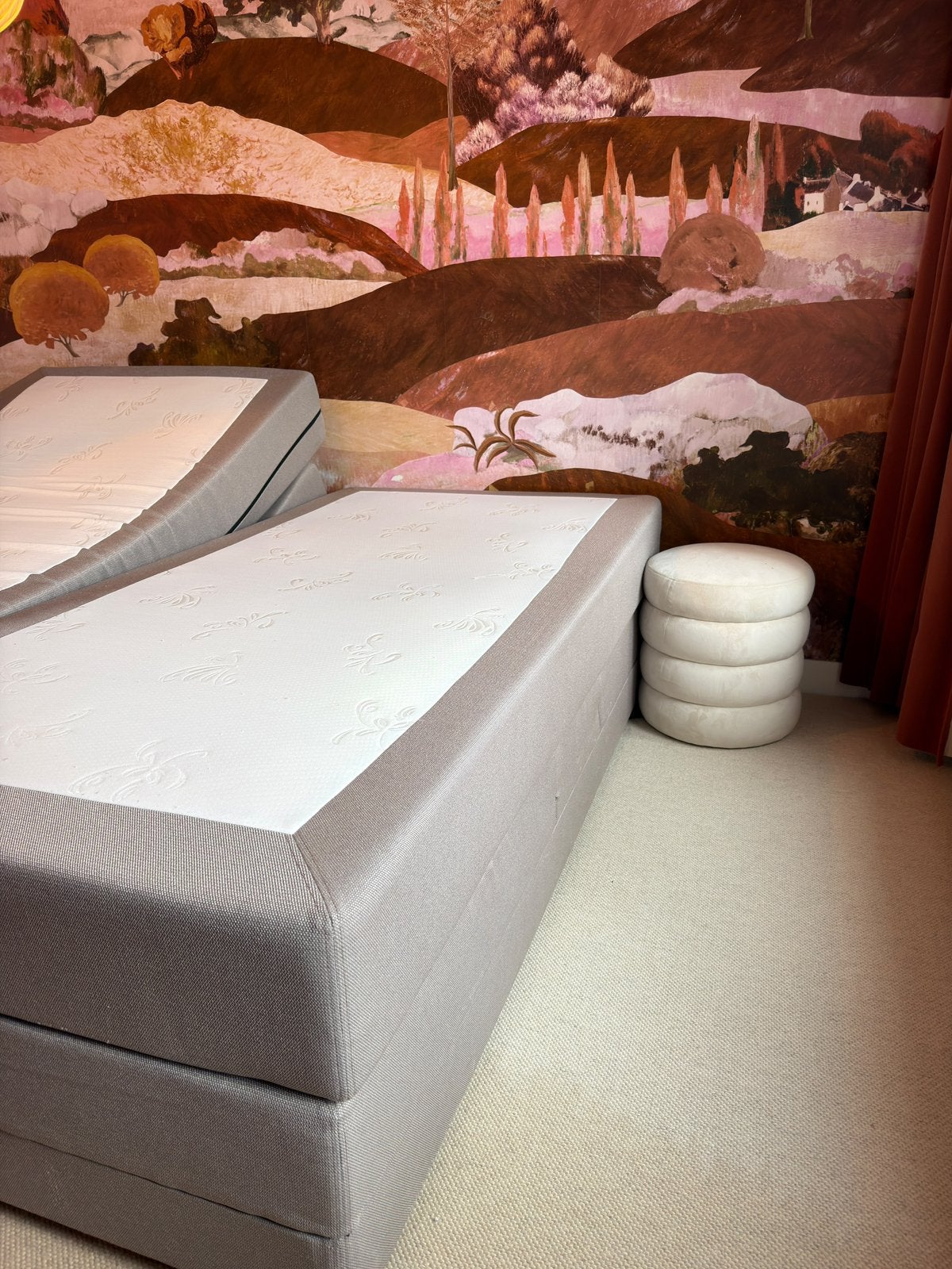 Swiss Sense Elektrische boxspring 200*200 Zeer comfortabel, Huis en Inrichting, Ophalen, Gebruikt, Beige, Tweepersoons