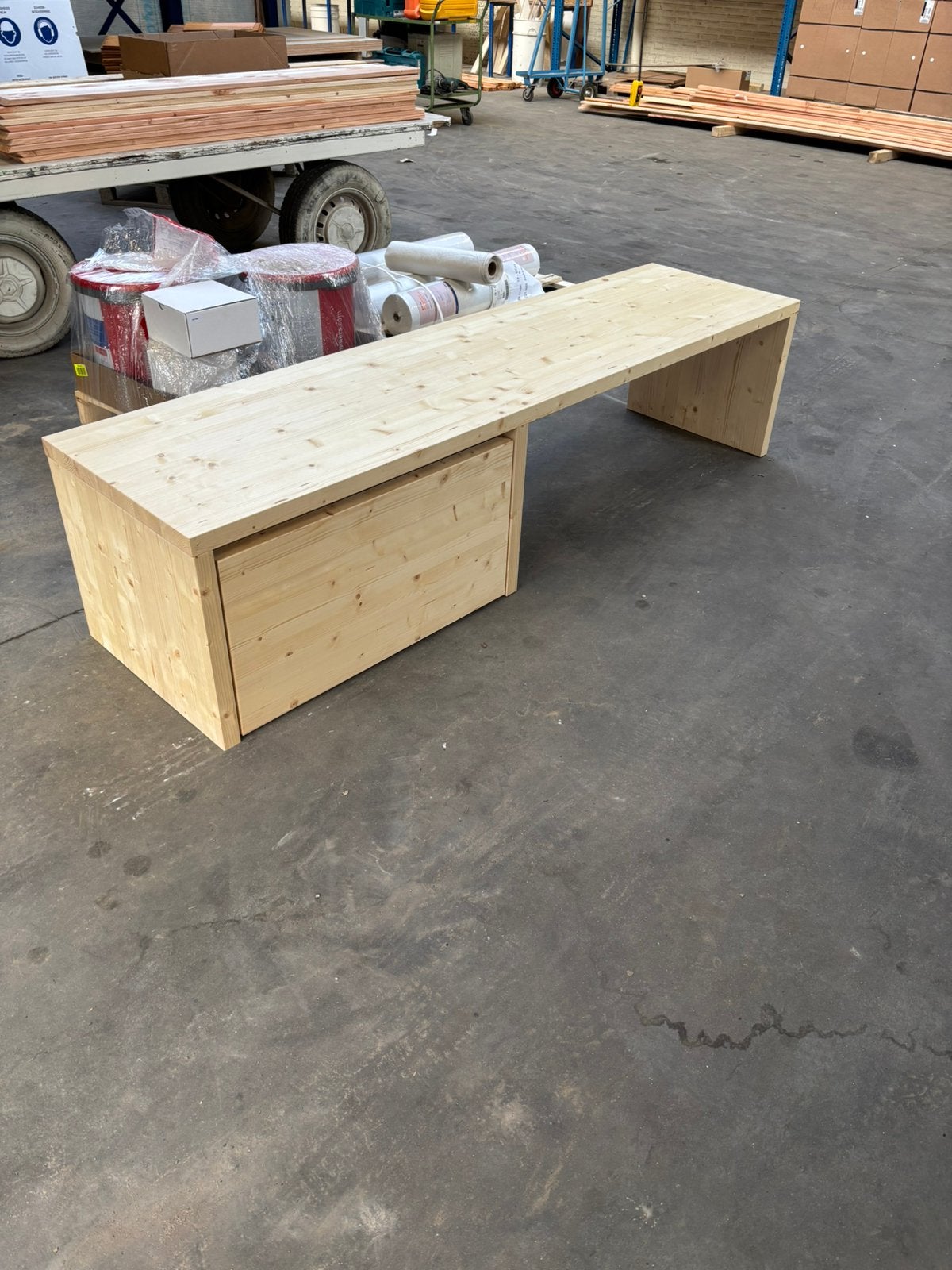 Speeltafel / kinderbureau, Ophalen of Verzenden, Zo goed als nieuw