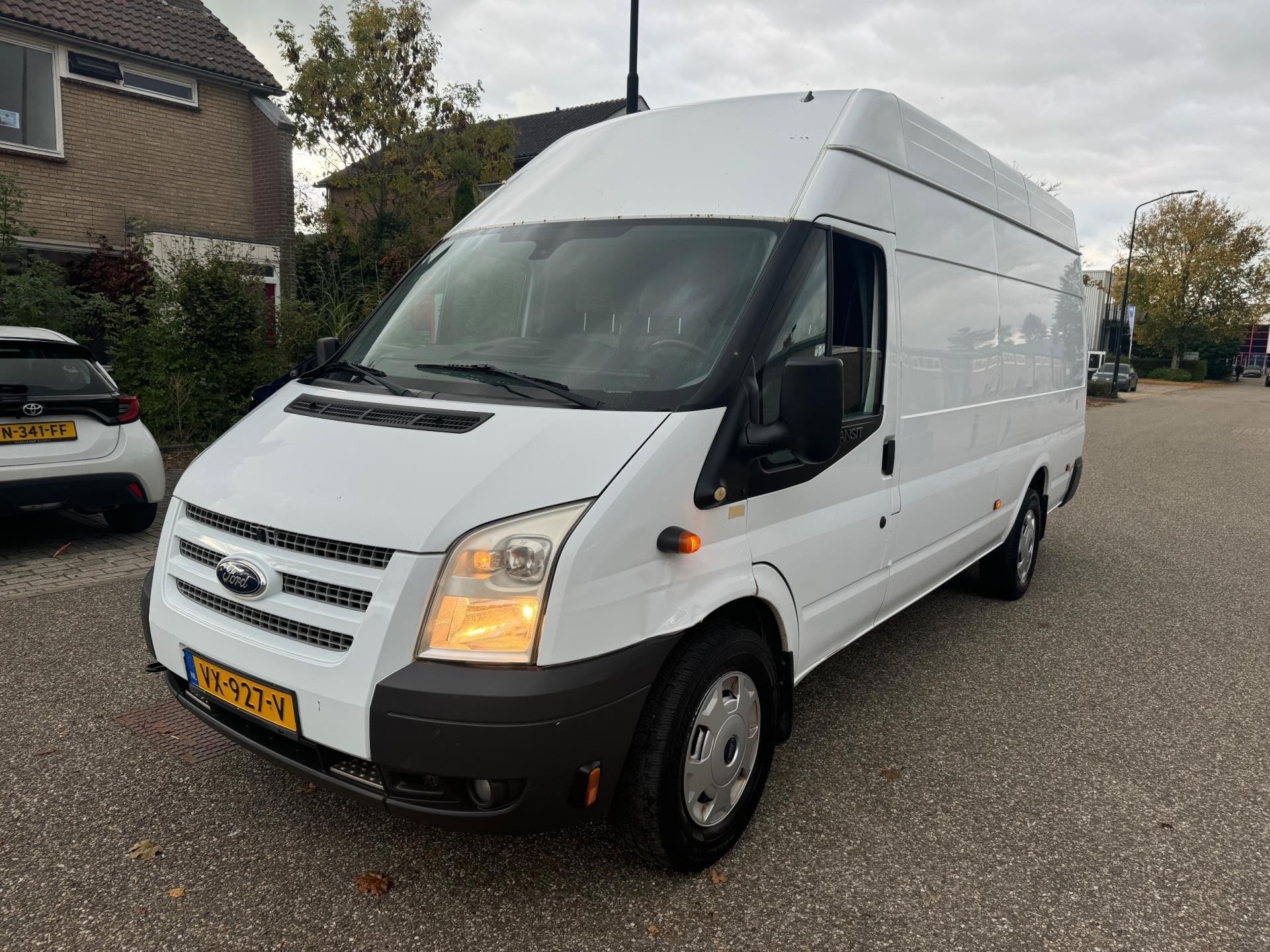 Ford Transit 350L 2.2 TDCI Ambiente EF HD DC Jumbo, Auto's, Euro 5, Achterwielaandrijving, Gebruikt, Bedrijf