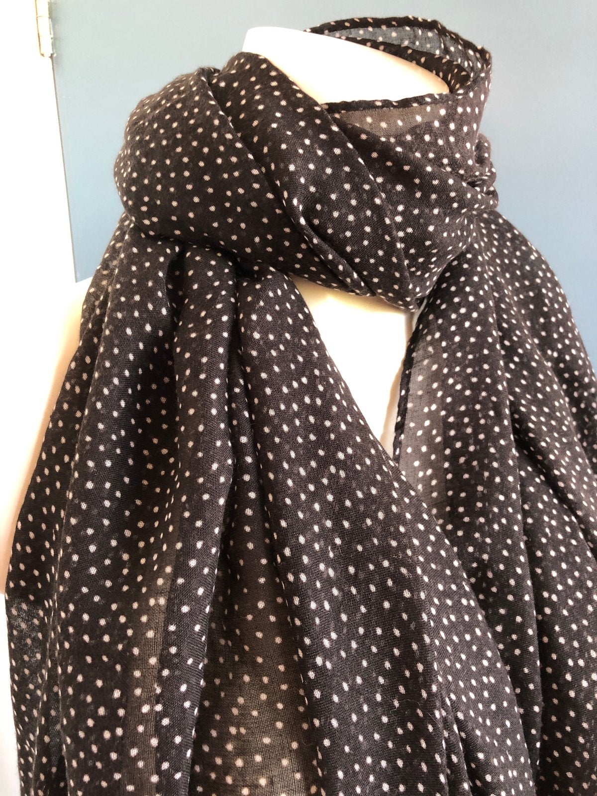 Hema grote dunne donkerbruin zwarte stippe dots sjaal, Kleding | Dames, Maat 46/48 (XL) of groter, Ophalen of Verzenden, Zo goed als nieuw