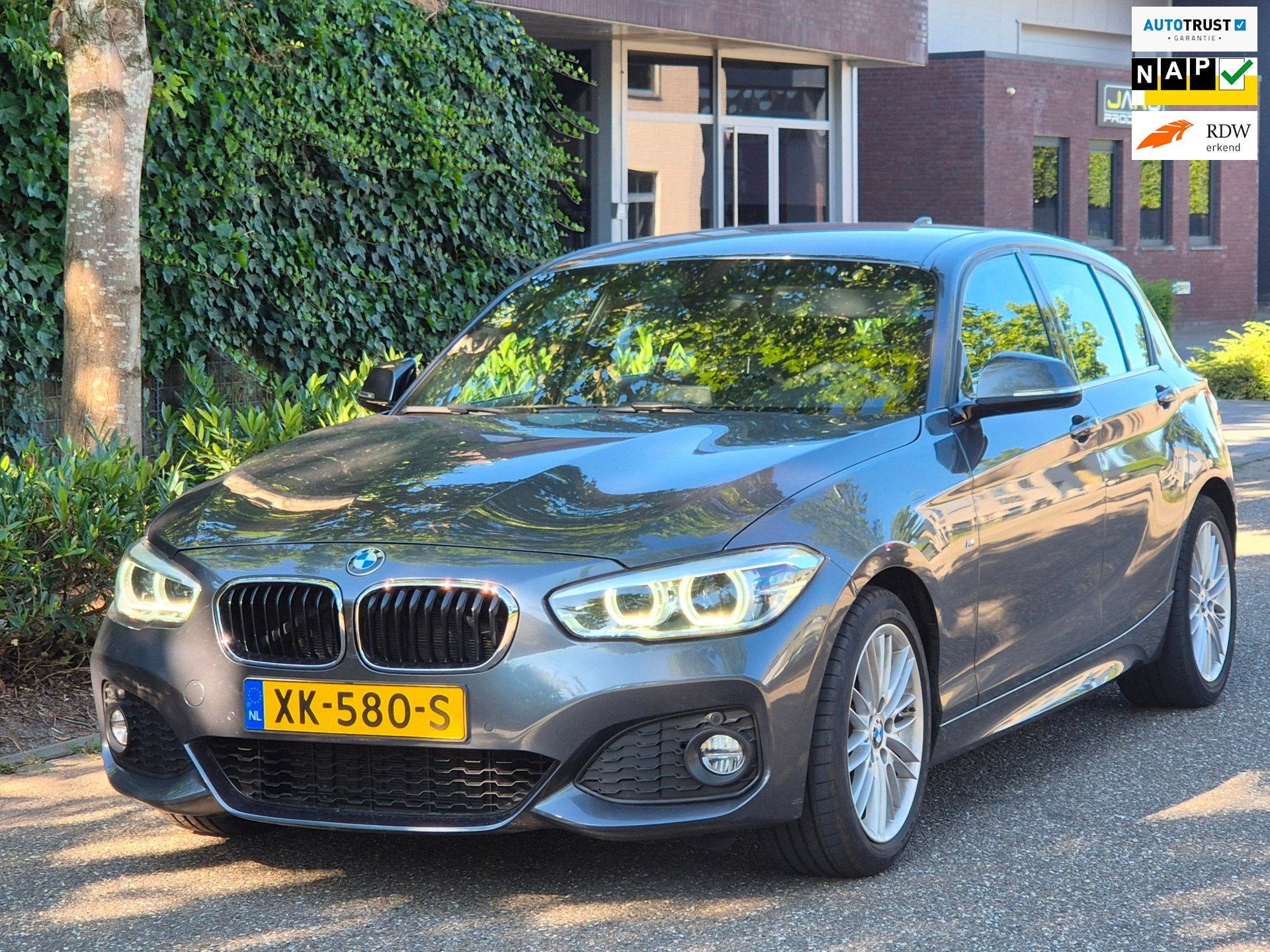 BMW 1-serie 120i High Executive M Sport Apple CarPlay Trekha, Auto's, Achterwielaandrijving, Gebruikt, 4 cilinders, 184 pk