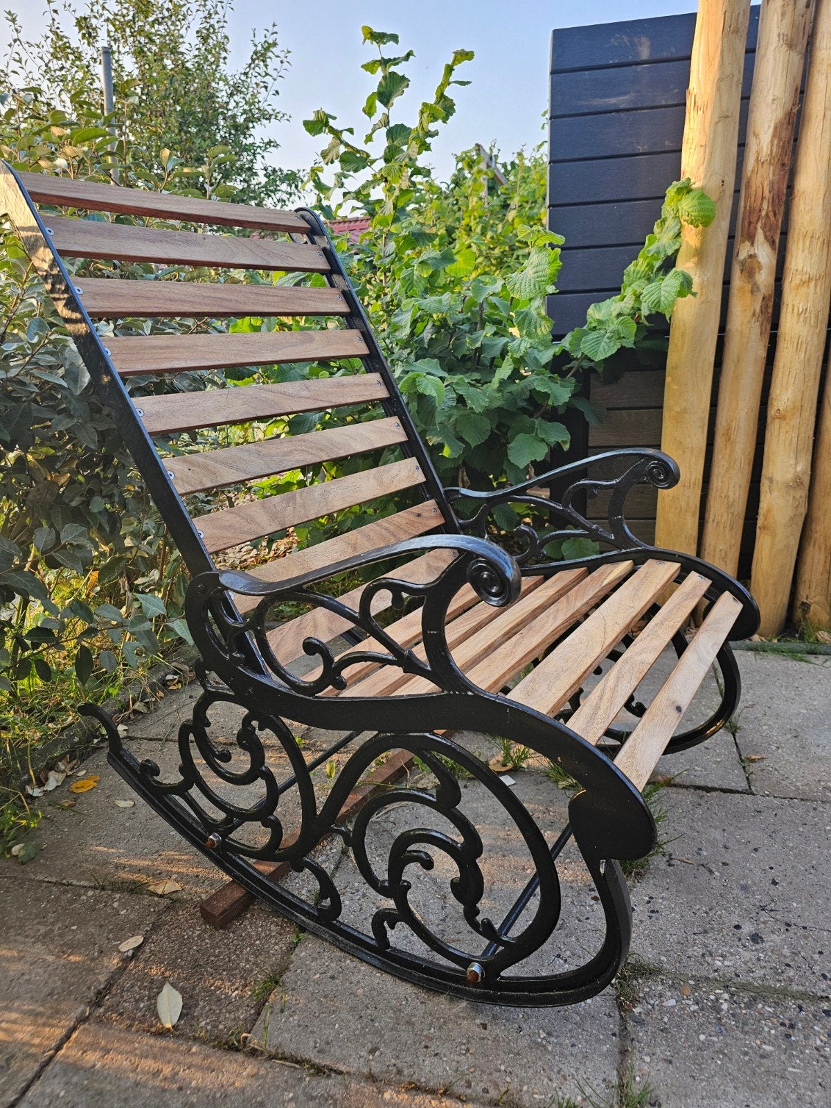 Oude gietijzeren schommelstoelen., Ophalen, Gebruikt, Metaal