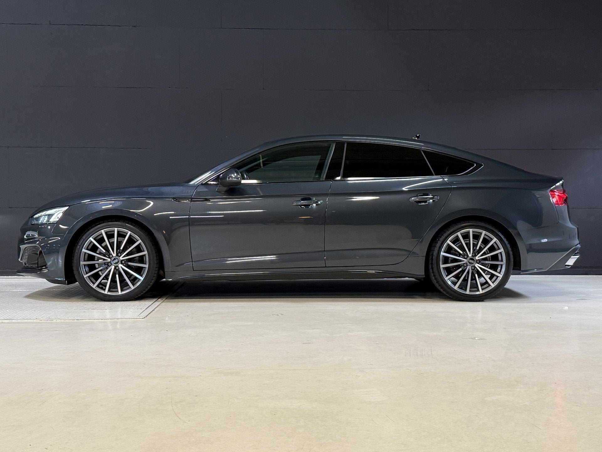 Audi A5 Sportback 35 TFSI S edition Competition | RS Stoelen, Dealer onderhouden, Gebruikt, 4 cilinders, Hybride Elektrisch/Benzine