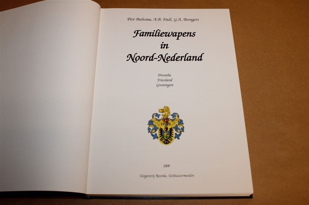 Familiewapens in Noord-Nederland - Drenthe Groningen Friesla, Ophalen of Verzenden, Zo goed als nieuw