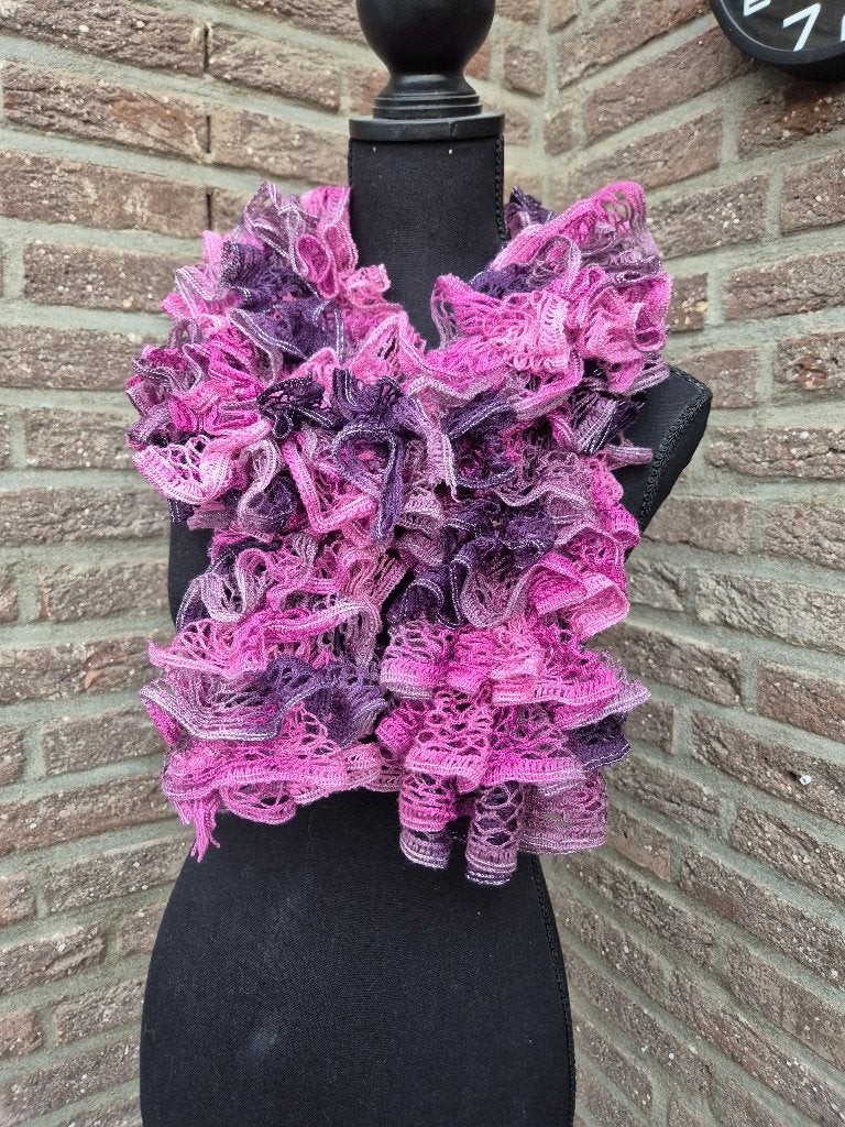 Handgemaakte paarse/roze sjaal 1.75 cm, Kleding | Dames, Mutsen, Sjaals en Handschoenen, Ophalen of Verzenden, Nieuw, Maat 46/48 (XL) of groter
