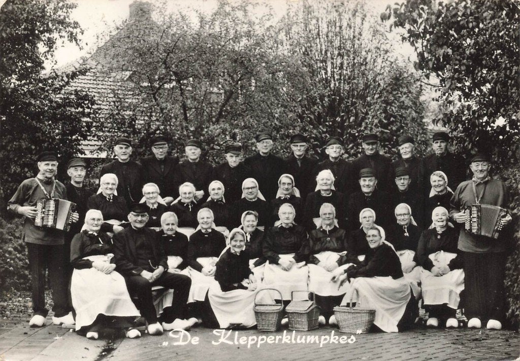 Hengelo (GLD) Bejaardendansgroep De Klepperklumpkes, Ophalen of Verzenden, 1980 tot heden, Ongelopen, Gelderland