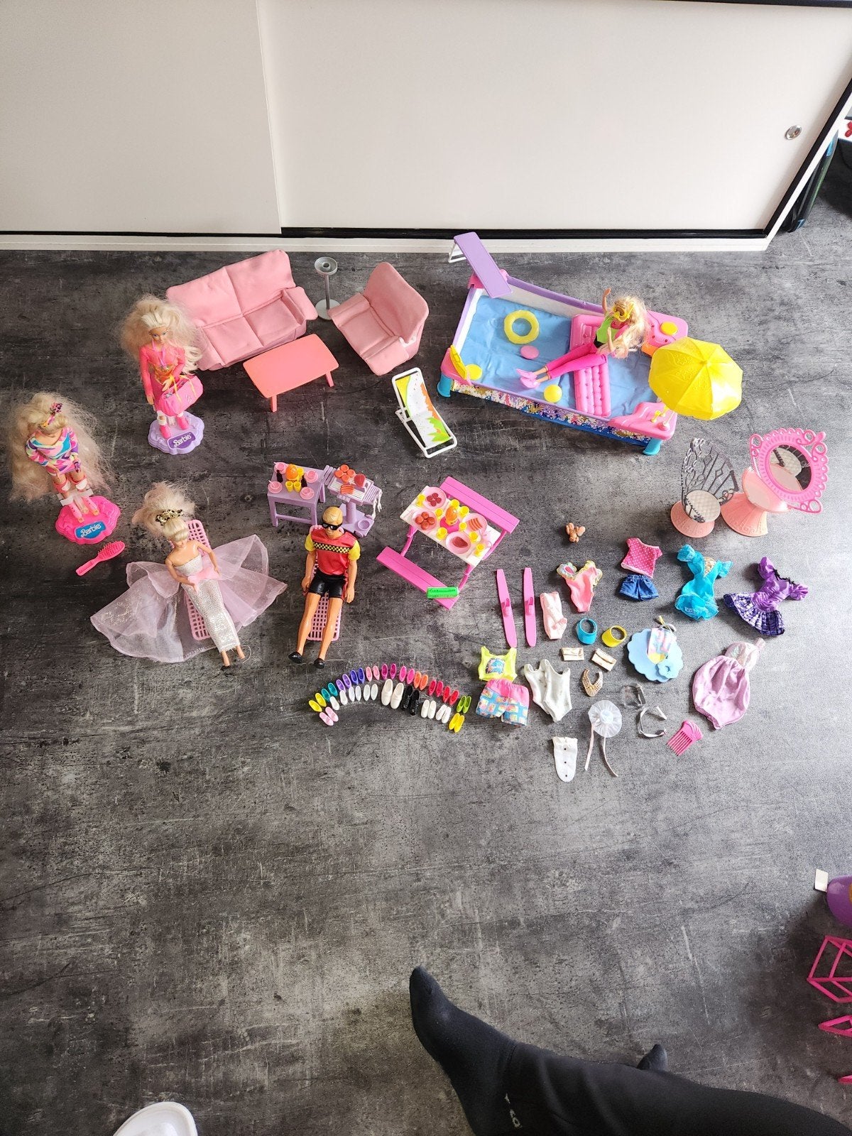 Grote Barbie vintage set met poppen, meubels en accessoires, Ophalen of Verzenden, Gebruikt, Barbie