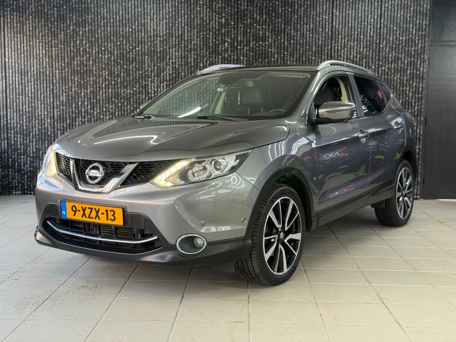 Nissan Qashqai 1.2 Tekna Automaat | 360 camera | leer |, Auto's, Gebruikt, 680 kg, 4 cilinders, 116 pk
