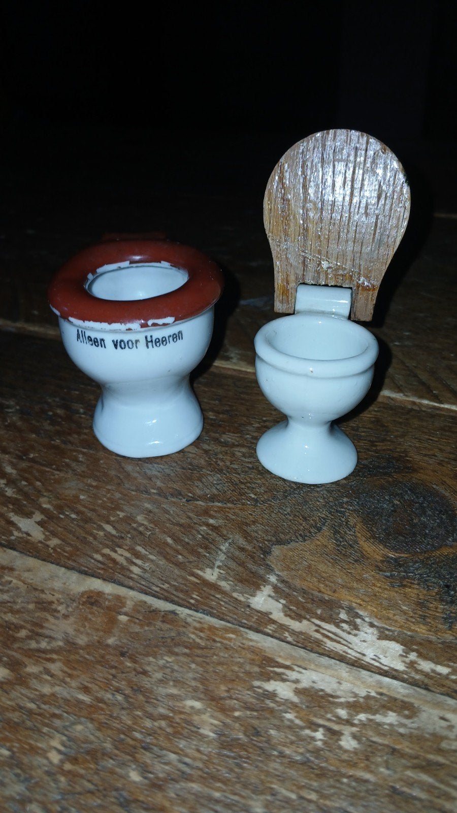 Twee stenen antieke poppenhuis toilet potjes, Antiek en Kunst, Antiek | Speelgoed, Ophalen of Verzenden