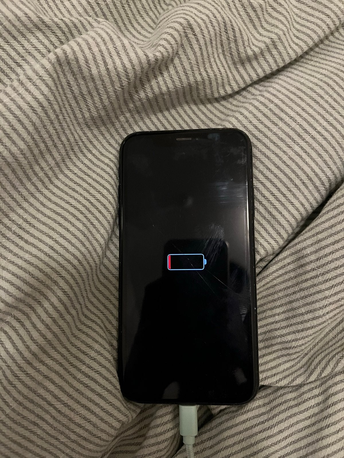 iPhone XR 128GB - Gebarsten scherm en achterkant, 80 %, Zwart, IPhone XR, Ophalen of Verzenden