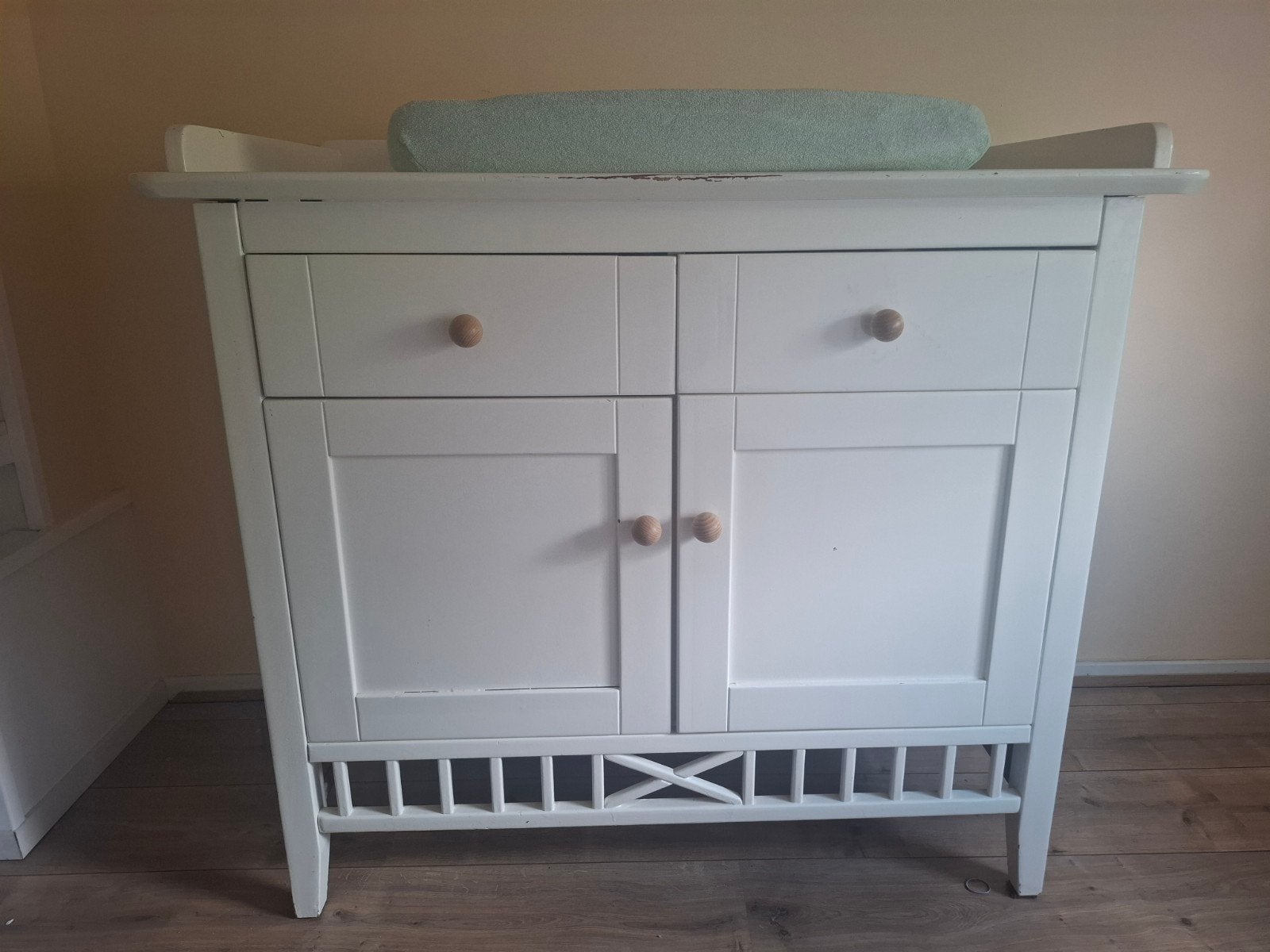 Witte vintage retro commode met lades en deurtjes, Ophalen, Gebruikt, Commode, Voetruimte