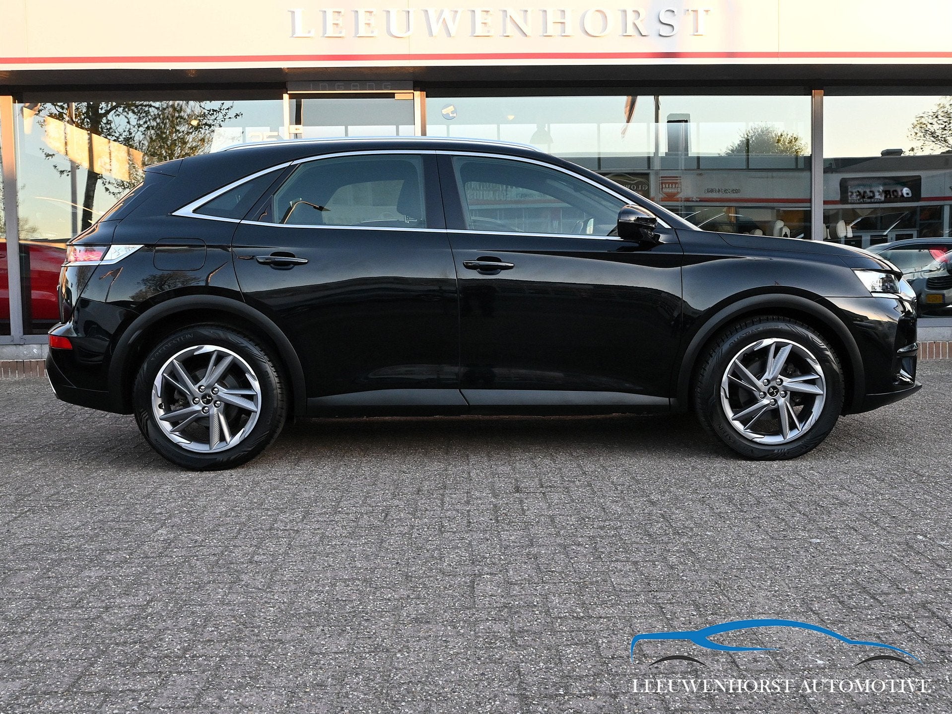 DS 7 Crossback 1.6 PureTech So Chic AUTOMAAT, LED, clima, cr, 15 km/l, 4 cilinders, 181 pk, Leder en Stof