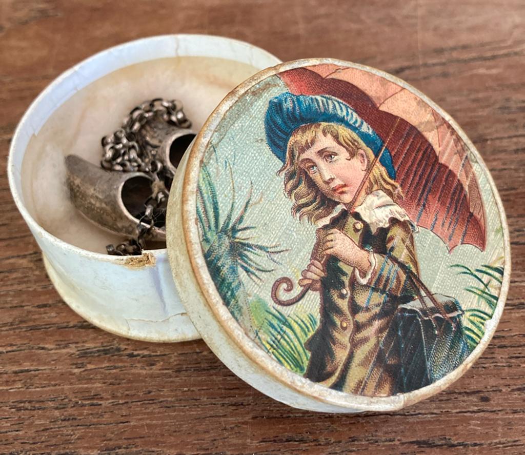 Antieke zilveren naald beschermers in origineel doosje, Ophalen of Verzenden
