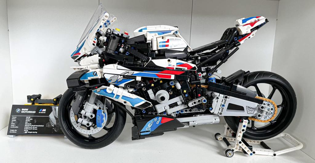 LEGO Technic BMW M 1000 RR (42130) met doos, Ophalen of Verzenden, Zo goed als nieuw