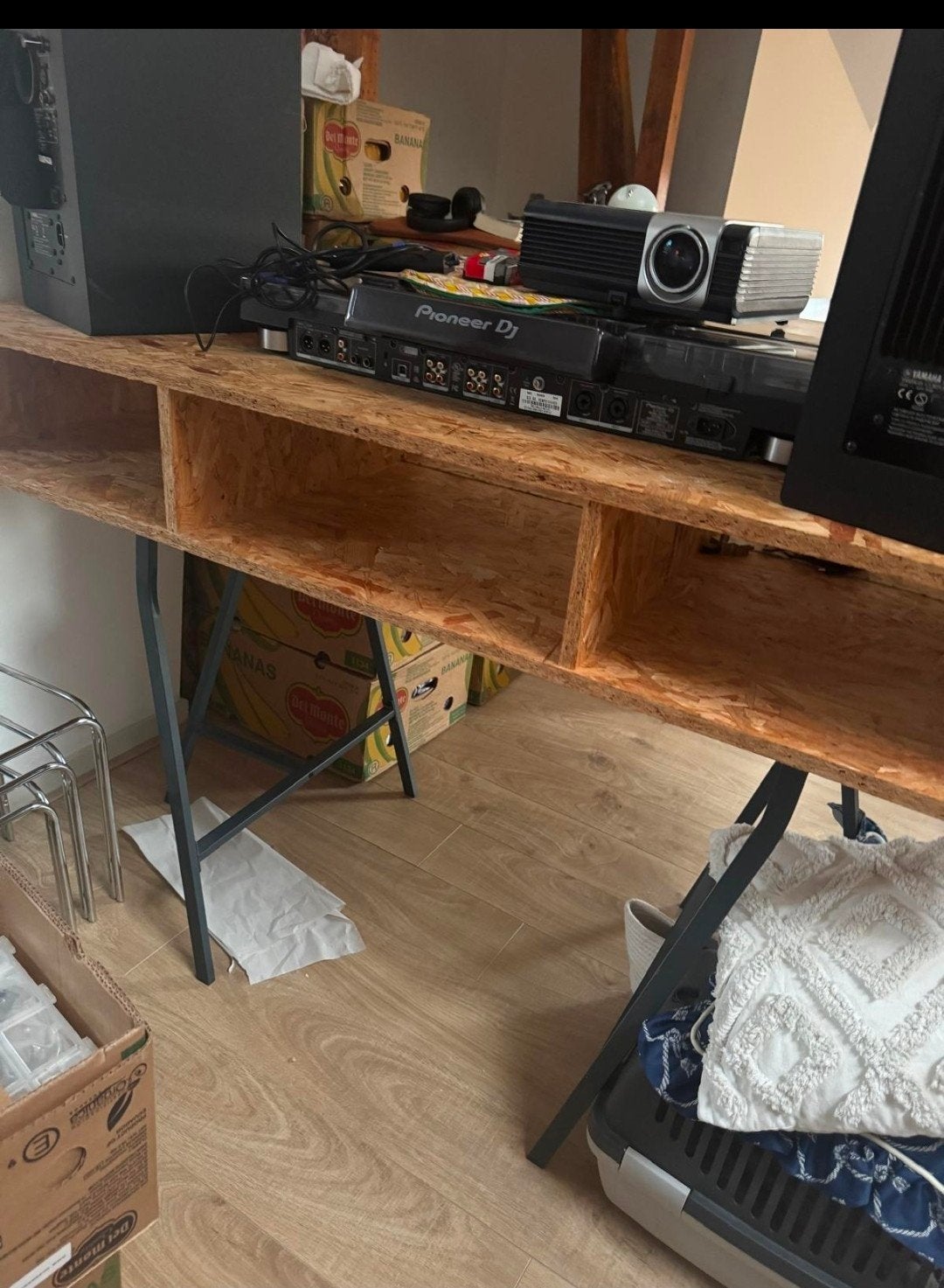 draaitafel dj tafel. zonder apparatuur. mag weg voor weinig, Ophalen