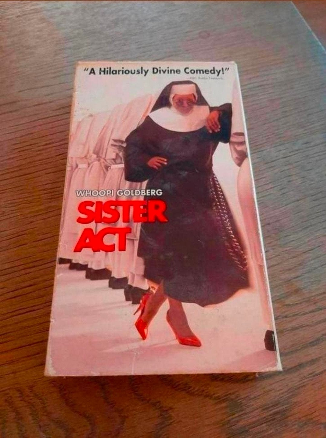 Sister Act videoband. Slip cover. Whoopi Goldberg, Alle leeftijden, Ophalen of Verzenden, Gebruikt, Komedie